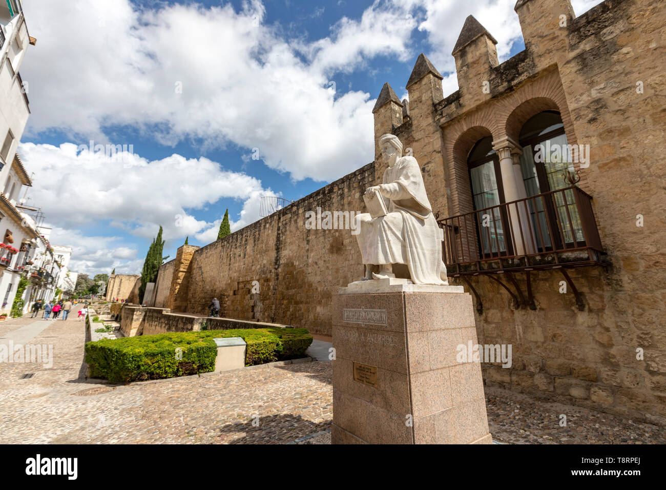 Statue von Averroes, römische Mauern, Cordoba, Andalusien, Spanien Stockfoto