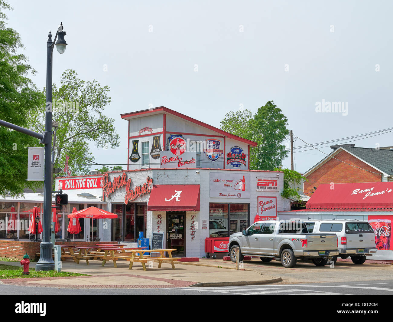 Vordere äußere Eingang zum Hamburger Restaurant Rama Jama außerhalb der Universität von Alabama Football Stadium in Toscalusa in Alabama, USA. Stockfoto