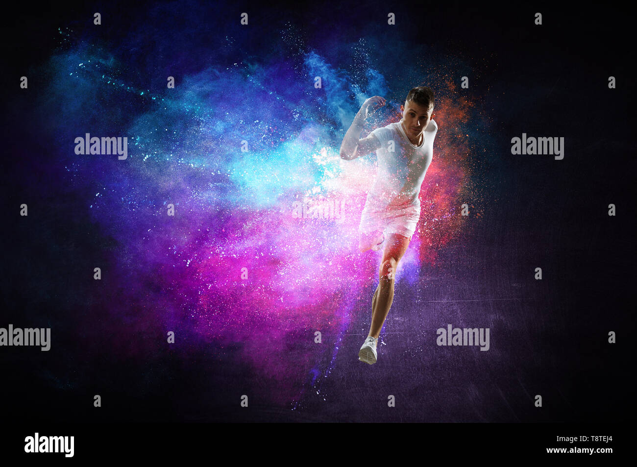 Schnell laufende junger Mann. Mixed Media Stockfoto