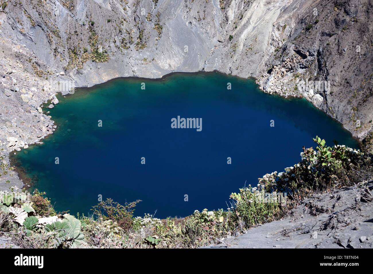 Hauptkrater Vulkan Irazú mit blauen Kratersee, Vulkan Irazu Nationalpark Parque Nacional Volcan Irazu, Provinz Cartago, Costa Rica Stockfoto