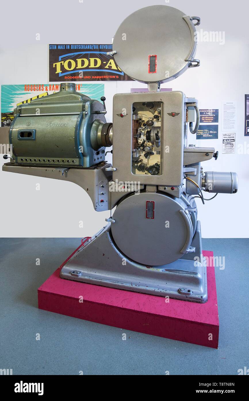 Film Projektor Philips DP70, Baujahr 1957, Ausstellung, großes Kino im Industriemuseum Lauf, Mittelfranken, Bayern, Deutschland Stockfoto