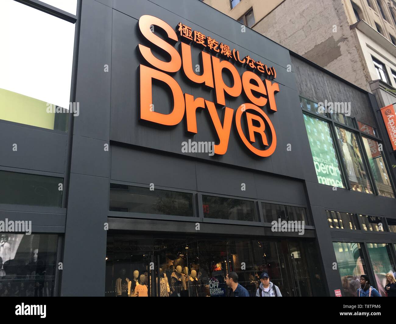 Superdry Flagship Store in New York. Superdry plc ist eine britische Marke  Kleidung Firma Stockfotografie - Alamy