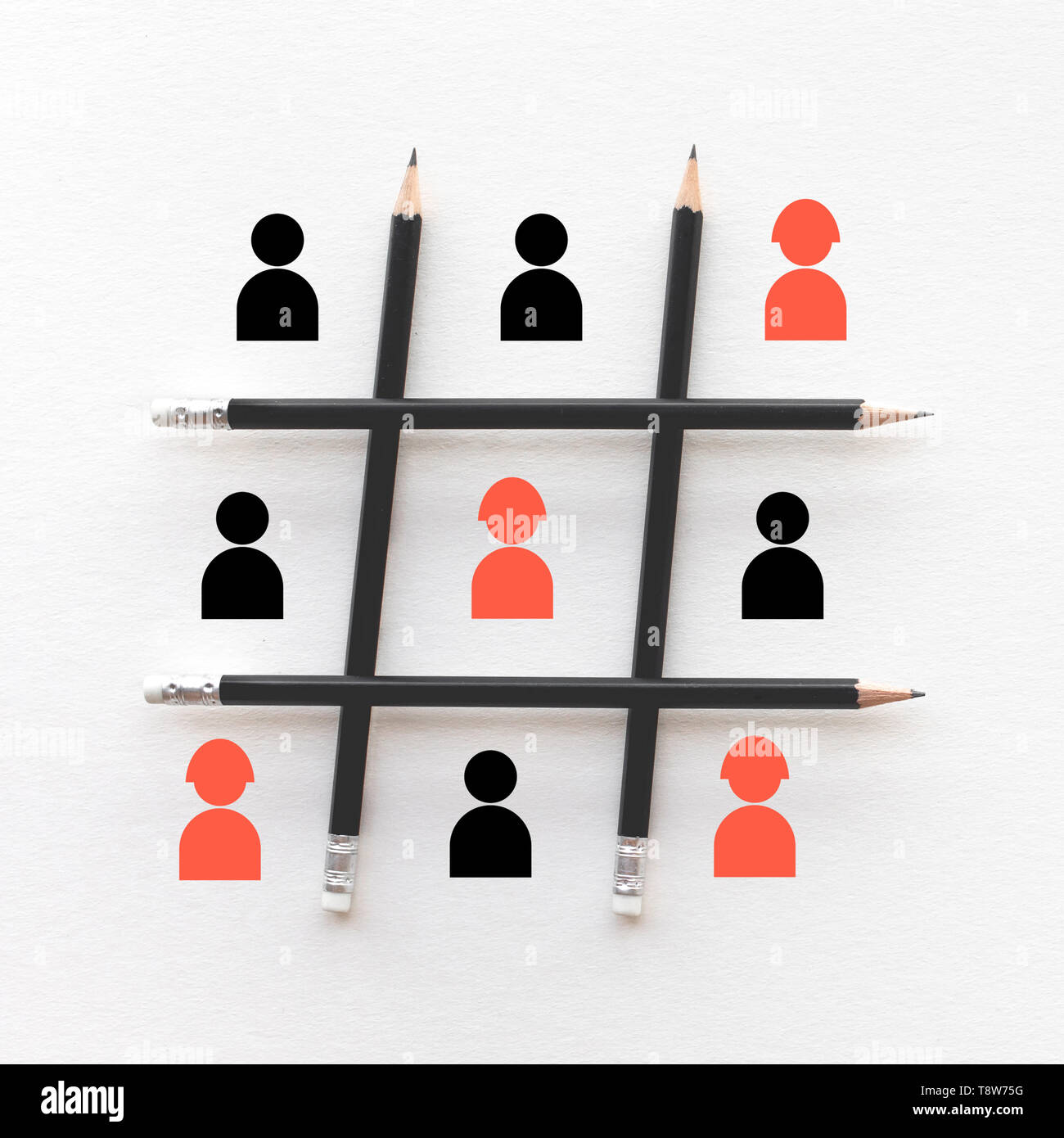 Frauen Leistung Konzepte mit Mitarbeiter unterzeichnen und Bleistift. Business Development und Wettbewerb. Brainstorming und Ideen. Teamwork zum Erfolg Stockfoto