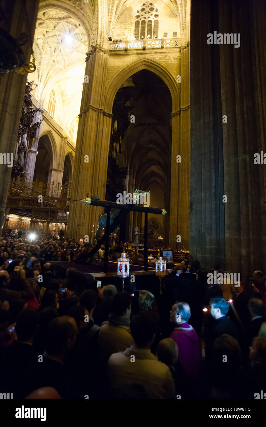 Der Rat von Sevilla der Bruderschaften feiert Kreuzweg mit der Skulptur des Heiligen Christus über den Ablauf, die der Bruderschaft namens 'del Museo". Sevilla, Spanien, 10. März, 2014 Stockfoto