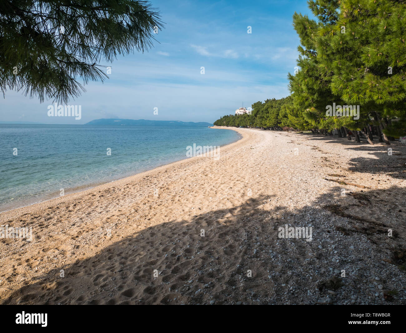 Leeren Strand Landschaft auf sonnigen Tag in Tucepi, Kroatien Stockfoto