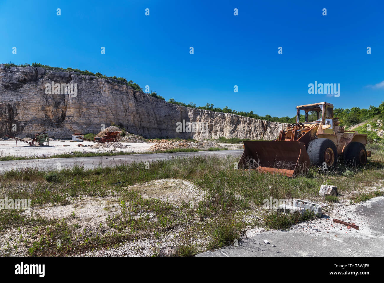 Alten, verlassenen Steinbruch Anlagen und Maschinen Stockfoto