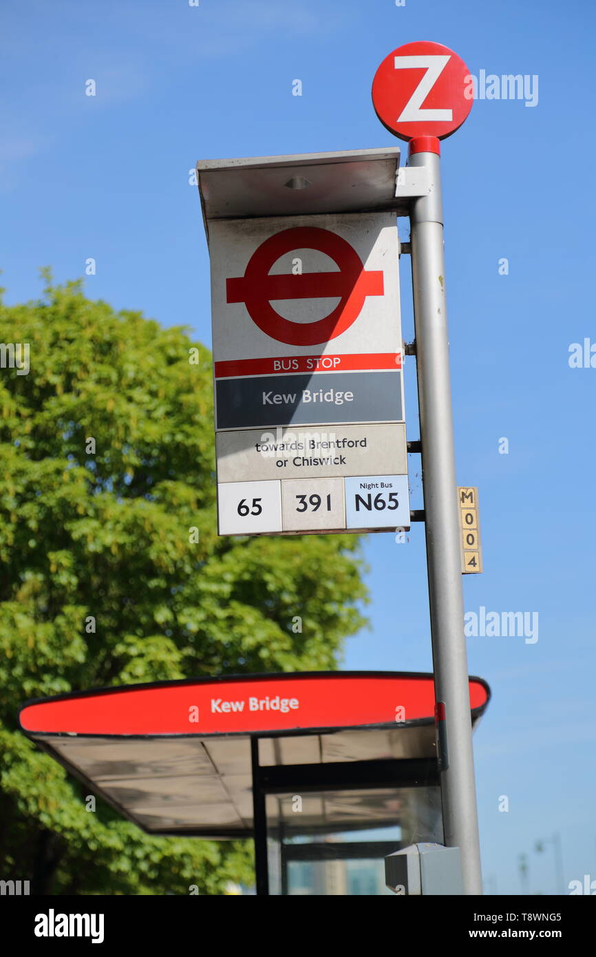 Bushaltestelle in Kew Bridge in Kew, London Stockfoto