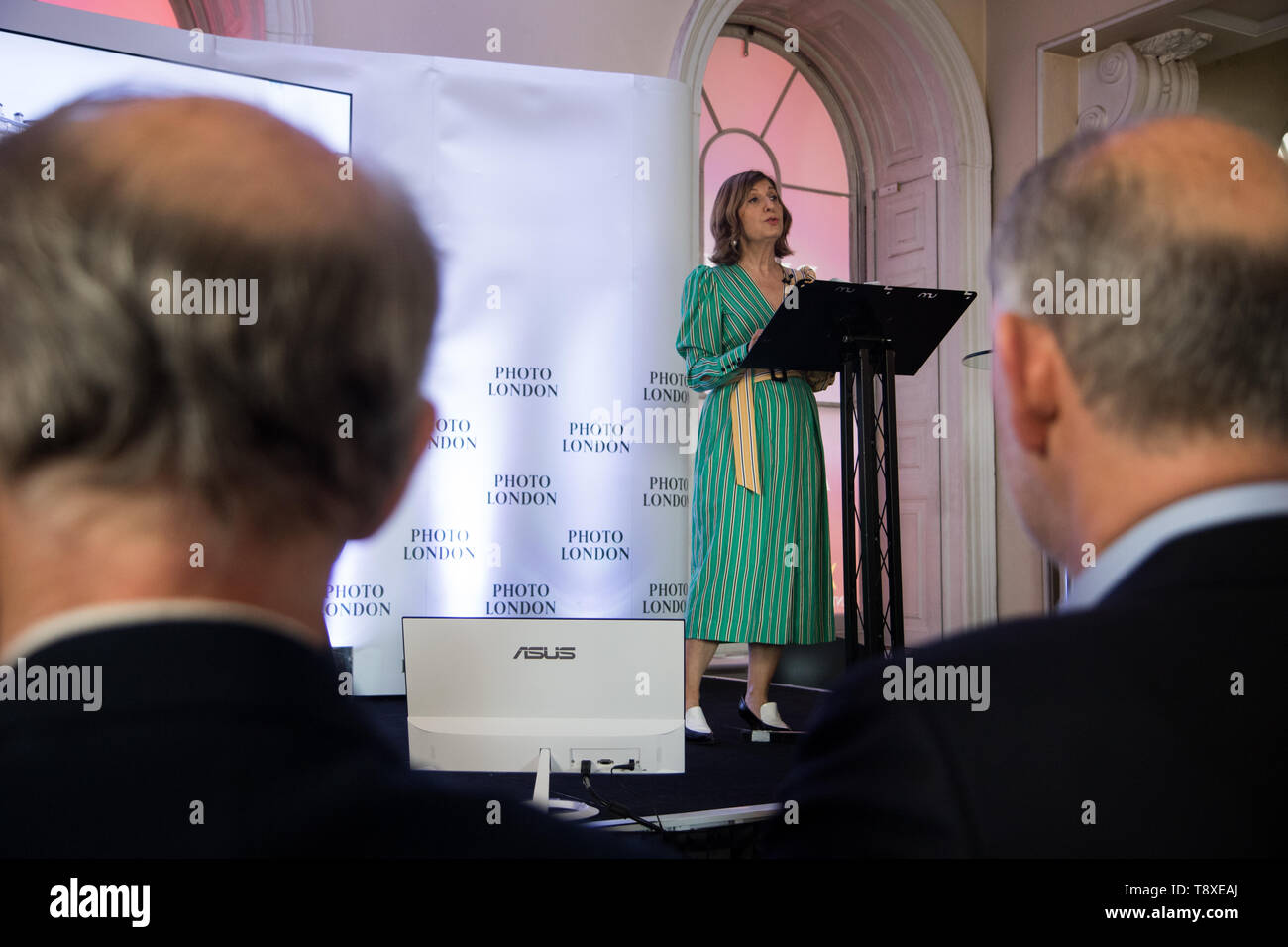 London, Großbritannien. 15 Mai, 2019. Fariba Farshad (Foto London Gründungsdirektor) spricht an der Presse Vorschau Veranstaltung als Foto London Fotografie Ausstellung und Messe öffnet in London. Dies ist die größte fotografische Messe in der Hauptstadt inszeniert werden und es ist geöffnet vom 16. bis 19. Mai 2019. Credit: Elsie Kibue/Alamy leben Nachrichten Stockfoto