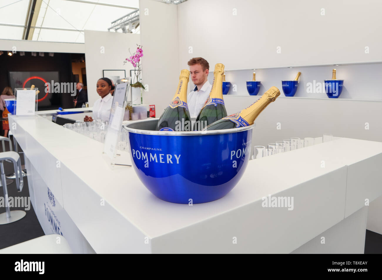 London, Großbritannien. 15 Mai, 2019. Champagne Pommery in Partnerschaft mit Foto London Press Preview Event wie die Fotografie Ausstellung und Messe in London eröffnet. Dies ist die größte fotografische Messe in der Hauptstadt inszeniert werden und es ist geöffnet vom 16. bis 19. Mai 2019. Credit: Elsie Kibue/Alamy leben Nachrichten Stockfoto