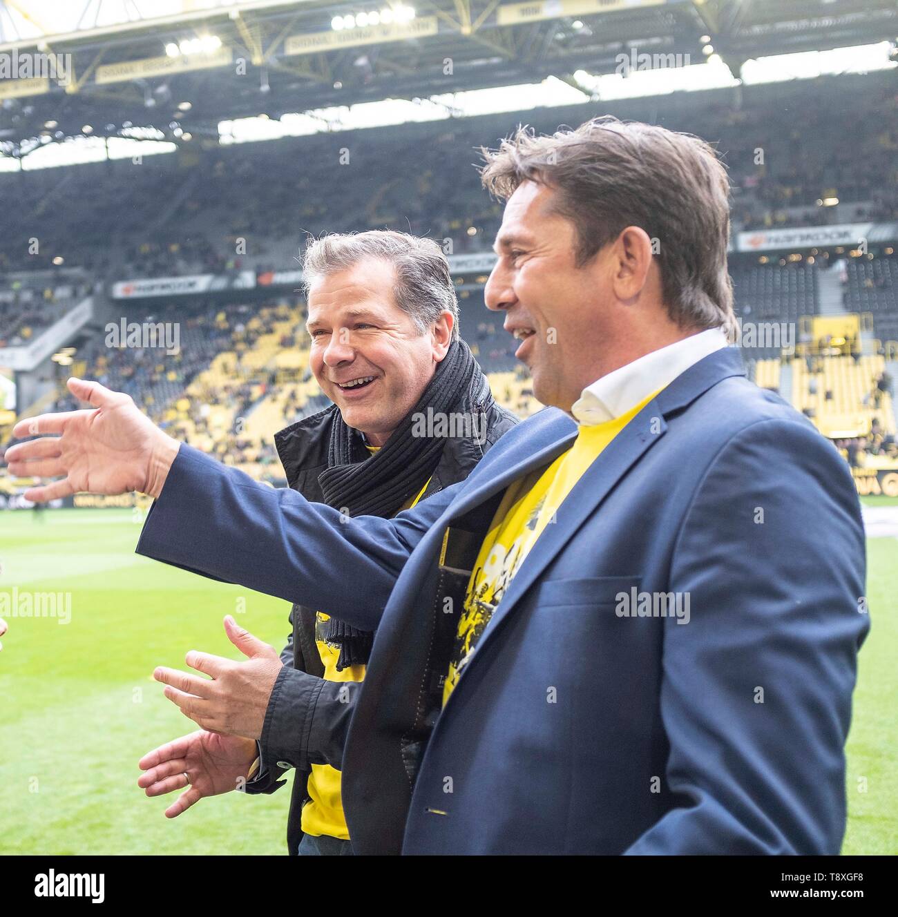Die DO-Cup Gewinner Team von 1989, Andreas Moeller (Mv? Ller) l. Mit Mark STRUDAL. Fussball 1. Fussballbundesliga, 33. Spieltag, Borussia Dortmund (DO) - Fortuna Düsseldorf (D) 3:2, am 11.05.2019 in Dortmund/Deutschland. ##DFL-Bestimmungen verbieten die Verwendung von Fotografien als Bildsequenzen und/oder quasi-Video## € | Nutzung weltweit Stockfoto