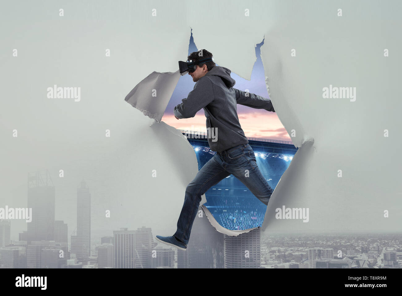 Virtuelle Realität erleben, Technologien der Zukunft. Mixed Media Stockfoto