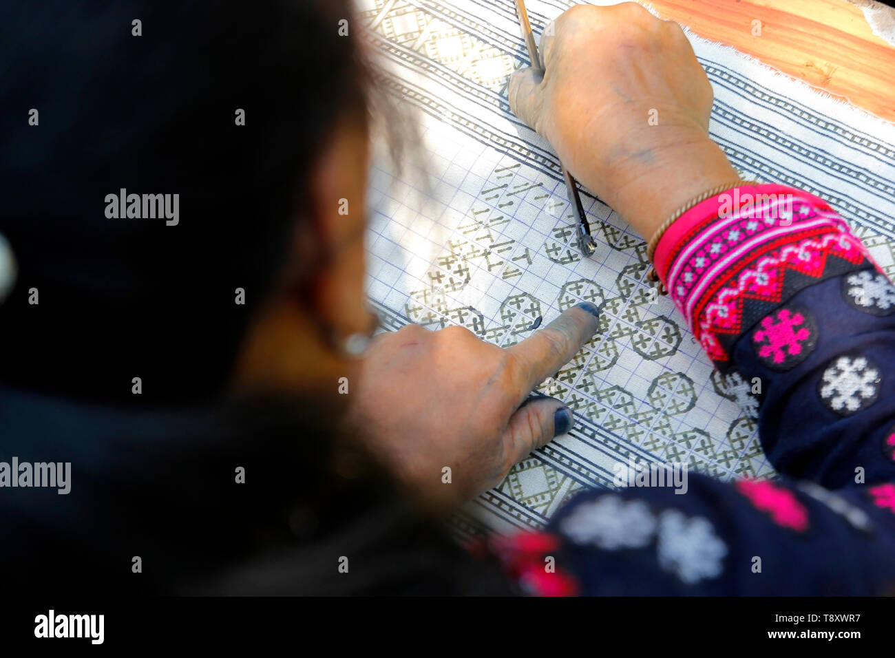 Nahaufnahme der hmong Bergvolk Kerzen Schriftform traditionellen Tücher Stockfoto