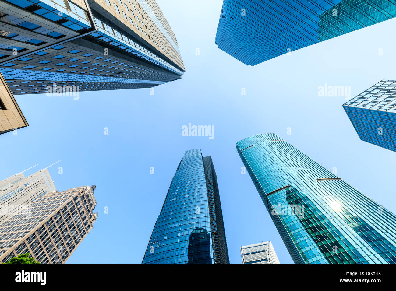 Low Angle View der Wolkenkratzer in Shanghai, China Stockfoto