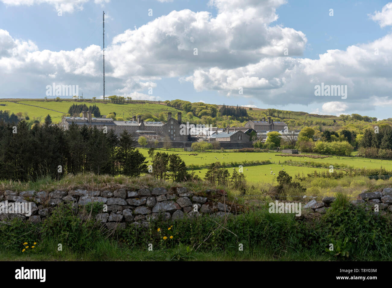 Princetown, Dartmoor, Devon, England, UK. Mai 2019. HM Prison Dartmoor ist eine Kategorie C Männer Gefängnis der Granit in der Dartmoor National Park gebaut. Stockfoto