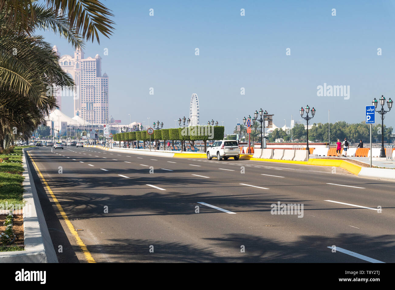 Abu Dhabi, VAE - 29. März. 2019. Damm mit Blick auf den Marine Mall Stockfoto