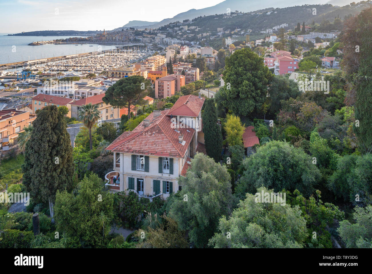 Frankreich, Alpes Maritimes, Menton, Jardin Clos du Peyronnet, Garten William Waterfield, Waterfield Familienbesitz seit 1915, Villa, Garten und Blick Stockfoto