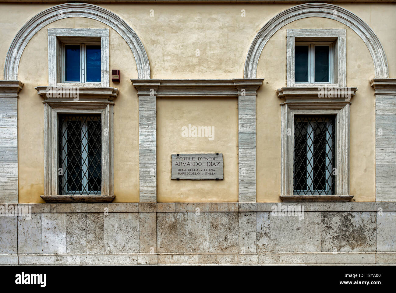 Zu den allgemeinen Armando Diaz im Innenhof des sechzehnten Jahrhunderts gewidmet Platte - Palazzo Salviati, heute das Centro Alti Studi della Difesa, in Rom, Italien Stockfoto