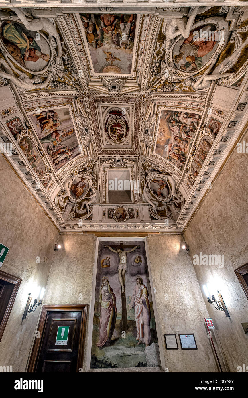 Die Kapelle von Santi Di Tito im ersten Stock des sechzehnten Jahrhunderts Palazzo Salviati, heute das Centro Alti Studi della Difesa, in Rom, Italien Stockfoto