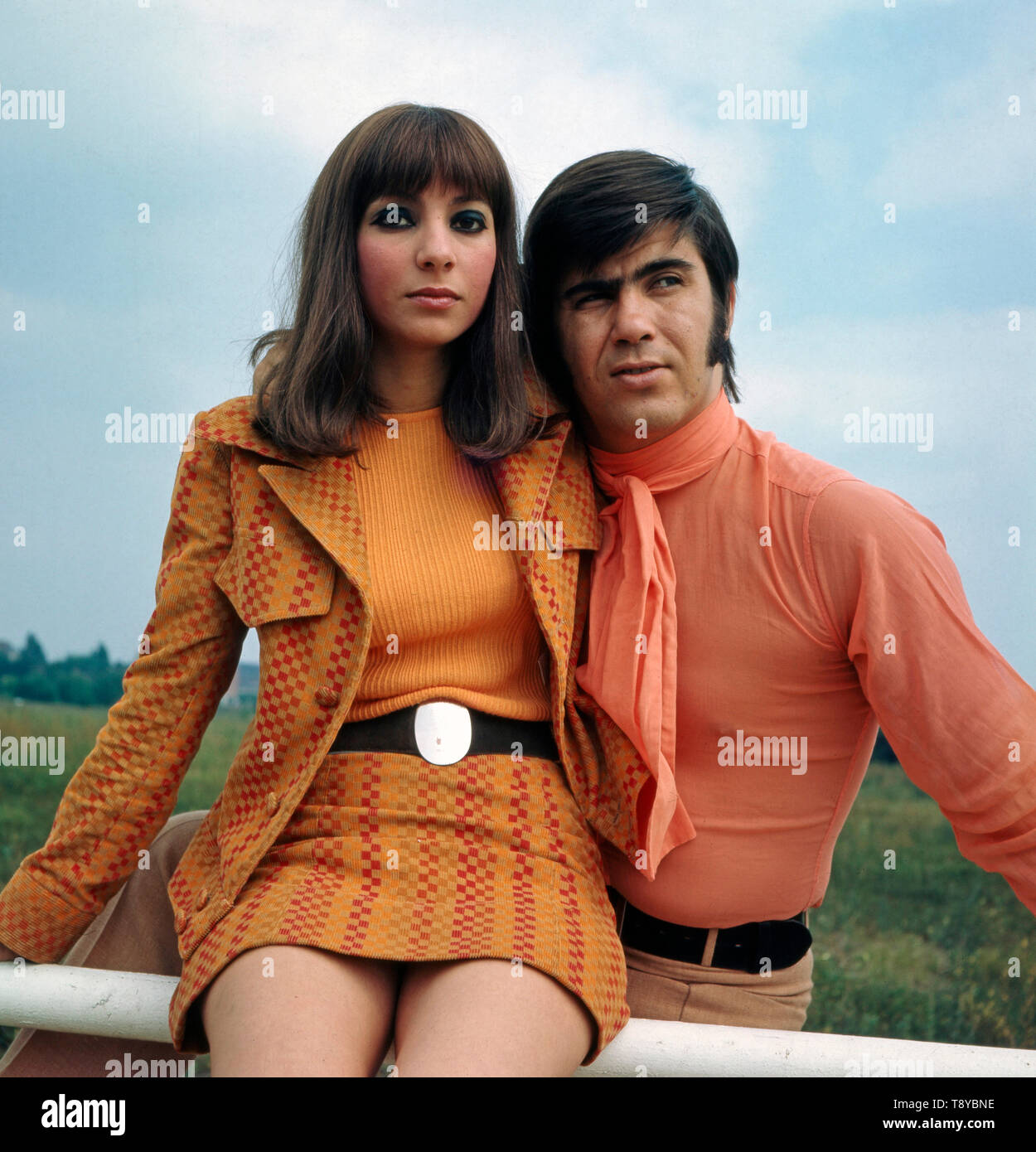 Das Musikerpaar Esther & Abi Ofarim zusammen posieren in Berlin im Jahr 1967. Der Musiker paar Esther & Abi Ofarim stellen gemeinsam in Berlin im Jahr 1967. Stockfoto