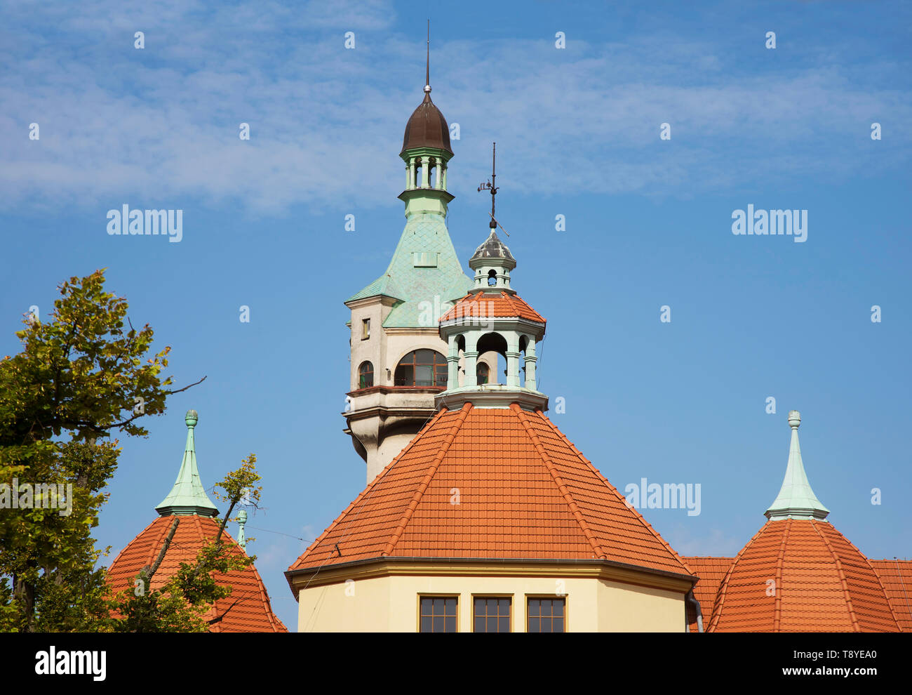 Balneologische Abteilung und der alte Leuchtturm in Sopot. Polen Stockfoto