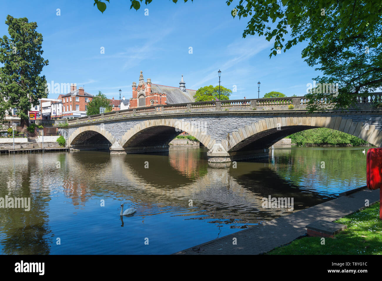 Alte steinerne Brücke über den Fluss Avon laufen durch die Stadt von Evesham Worcestershire Stockfoto