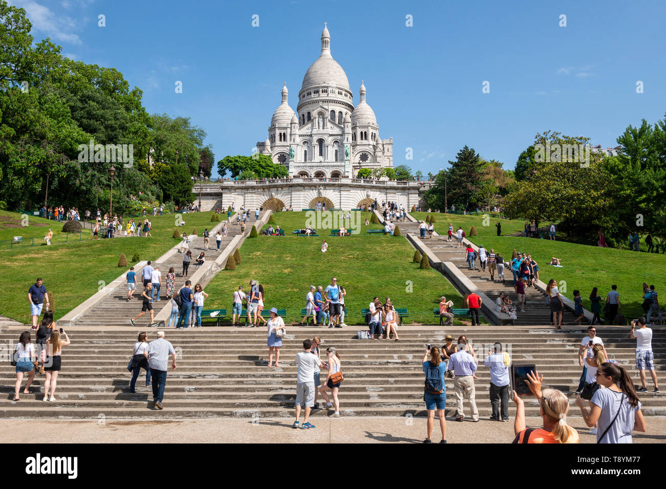 Blick auf Sacré-Coeur Basilica Square Louise-Michel in Montmartre, Paris, Frankreich Stockfoto
