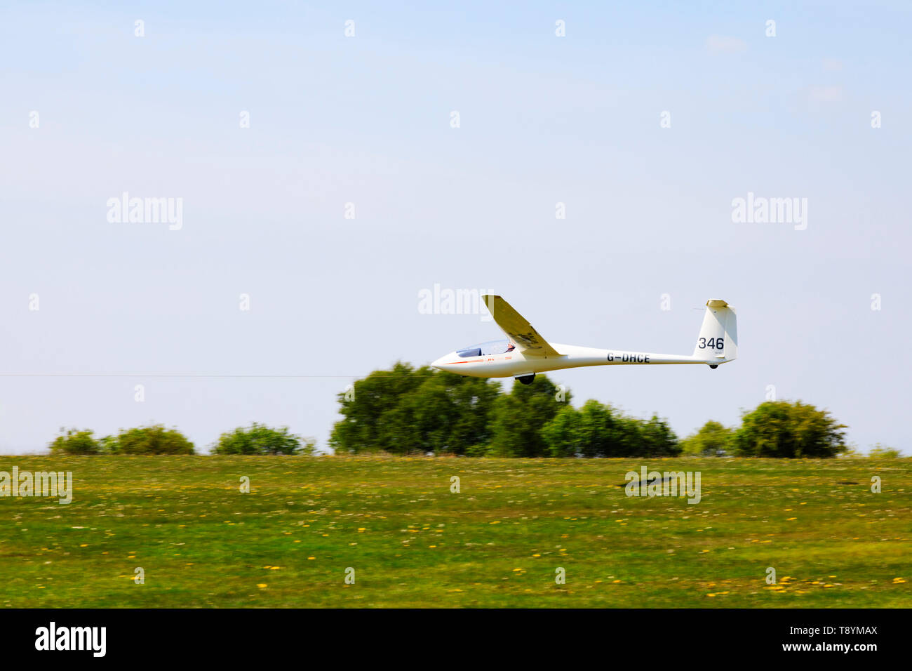 Alexander Schleicher ASW 19 b Segelflugzeug starten auf aerotow, Yorkshire Gliding Club Flugplatz bei Sutton Bank in der North Yorkshire Moors National Park. Stockfoto
