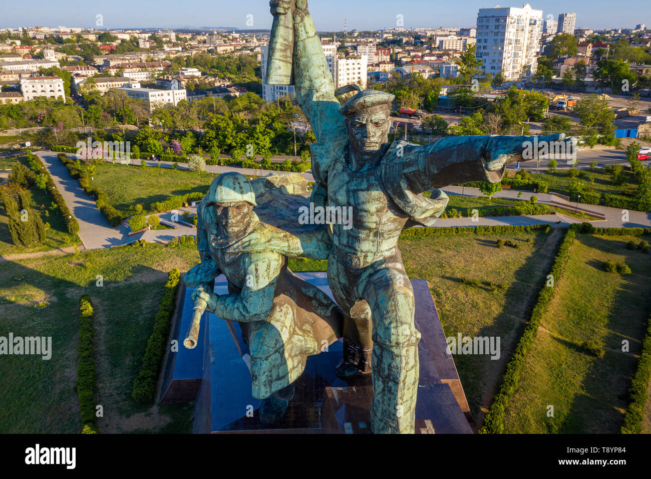 Luftaufnahme der Matrosen und Soldaten Denkmal für das Meisterstück der Verteidiger von Sewastopol während des Zweiten Weltkrieges auf dem Hügel des Kap Crystal Stockfoto