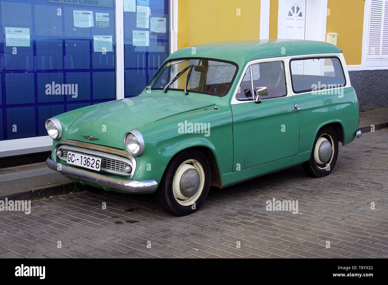 Maspalomas, Gran Canaria, Spanien - 30. Dezember 2018: Hillman Husky an der Seite der Straße geparkt werden. Niemand im Fahrzeug. Stockfoto