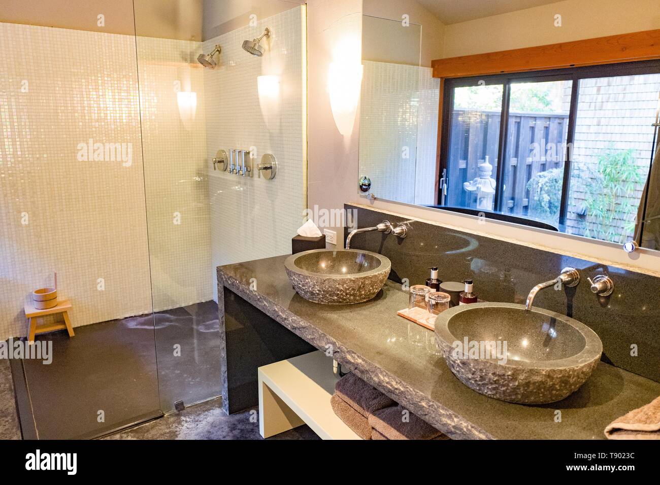 Interieur der Zimmer im japanischen Stil Ryoken Gaige House und Ryoken, eine Zen-inspirierte Historical Inn in Sonoma County in Glen Ellen, Kalifornien, 10. April 2019. () Stockfoto