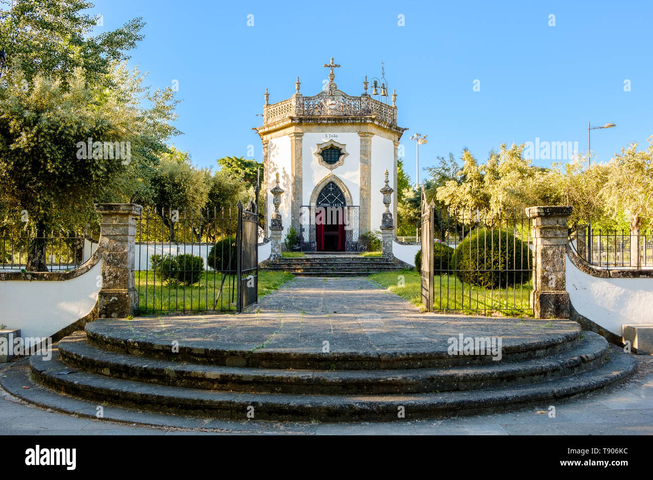 Ponte de Lima, Portugal - 13. Mai 2019: St. John's Chapel, Ponte de Lima, Portugal. Stockfoto