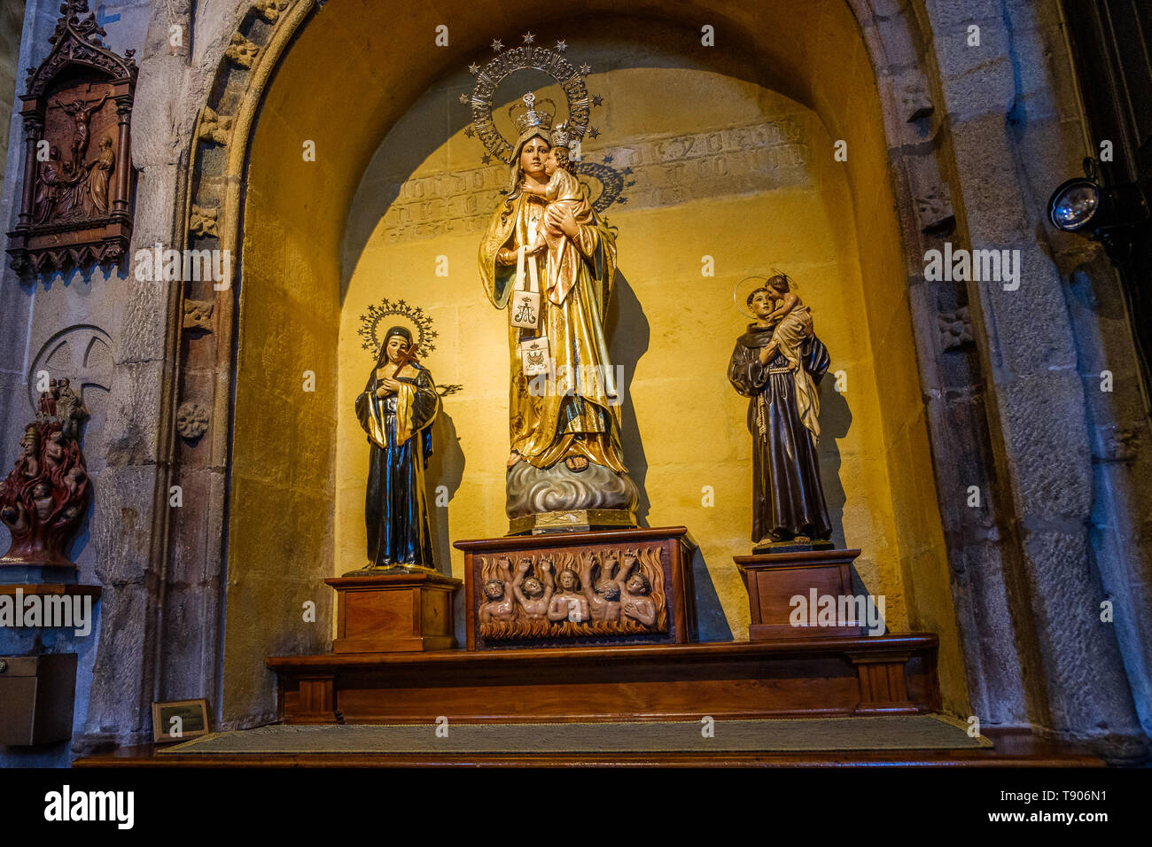 Pontevedra, Spanien - 12. Mai 2019: Innenraum der Basilika von Santa Maria Maior, Pontevedra, Spanien. Stockfoto