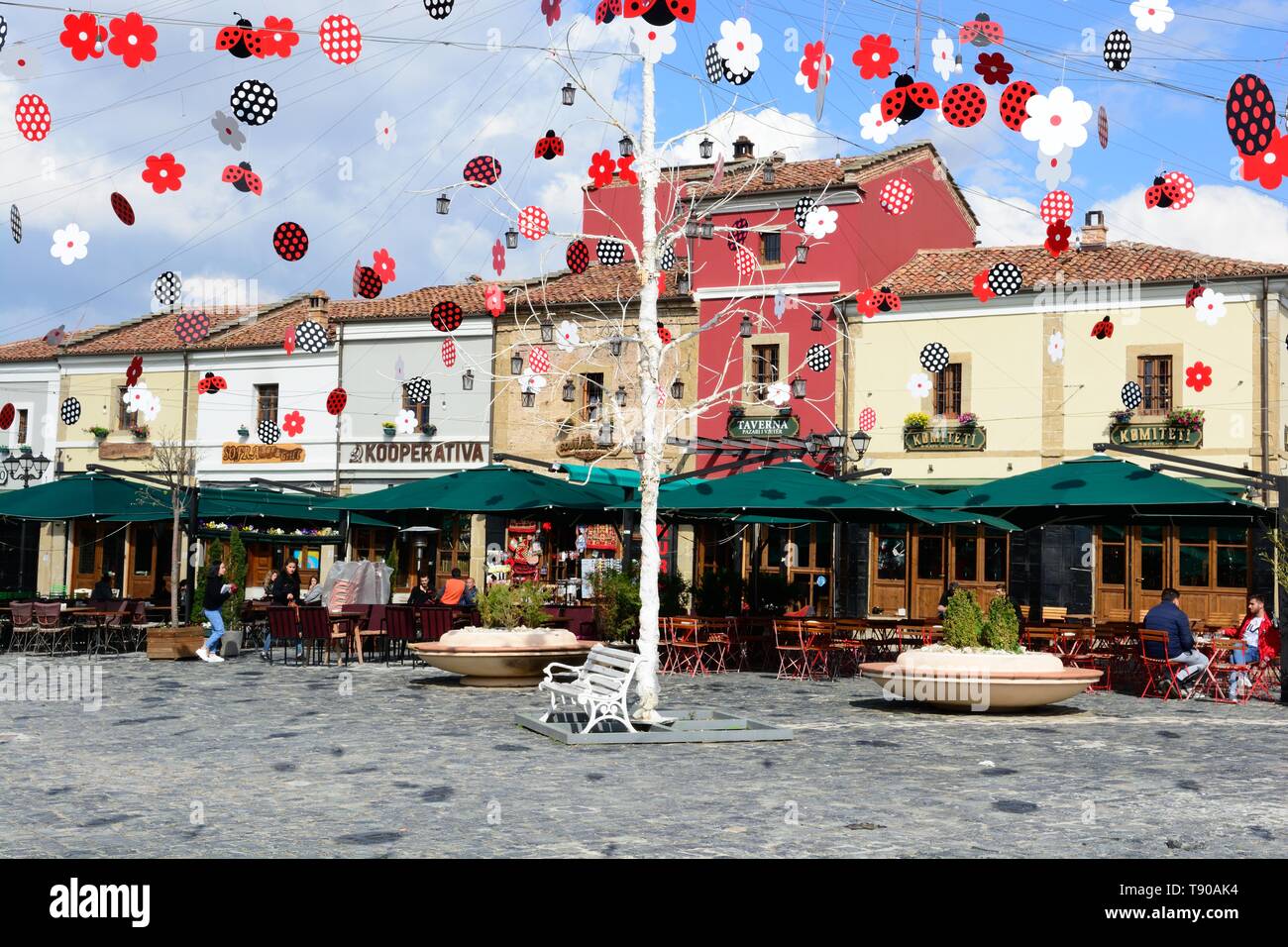 Bunte Square und Basar und Coffee Shops Karca Albanien Stockfoto
