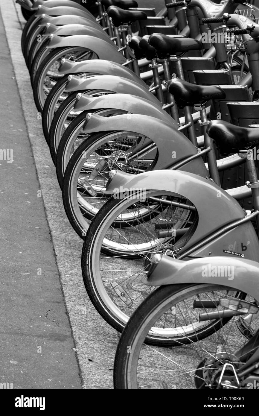 Fahrräder in Paris Stockfoto