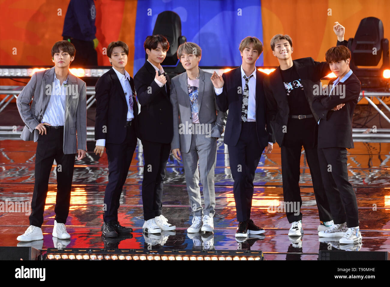 (L - R) Kim Tae-hyung, Park Ji-min, Jungkook, Suga, Kim Seok-jin, RM und J - die Hoffnung der BTS auf "Good Morning America's Summer Concert Series' von Ru Stockfoto