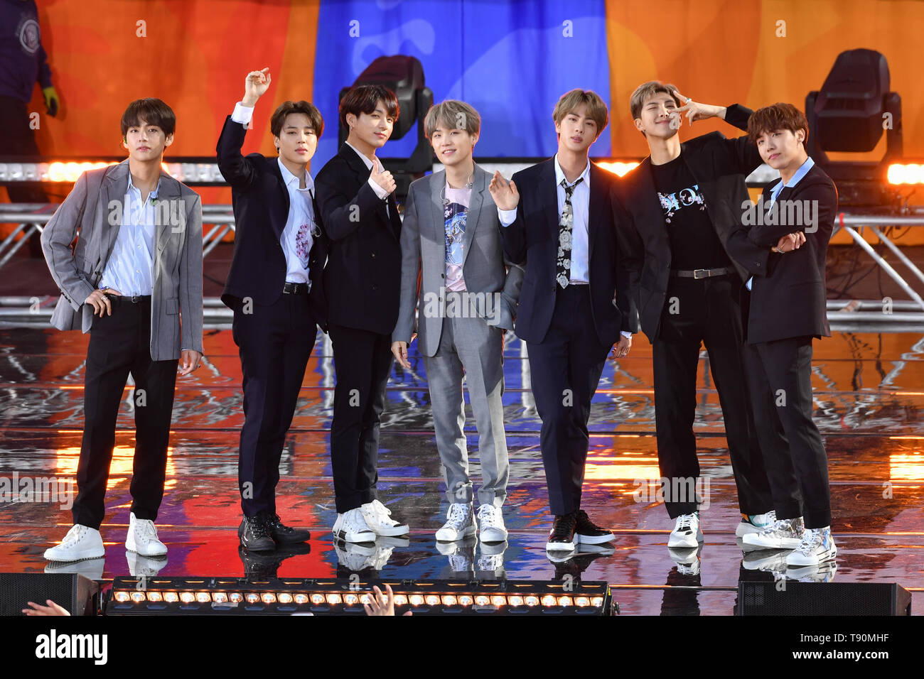 (L - R) Kim Tae-hyung, Park Ji-min, Jungkook, Suga, Kim Seok-jin, RM und J - die Hoffnung der BTS auf "Good Morning America's Summer Concert Series' von Ru Stockfoto