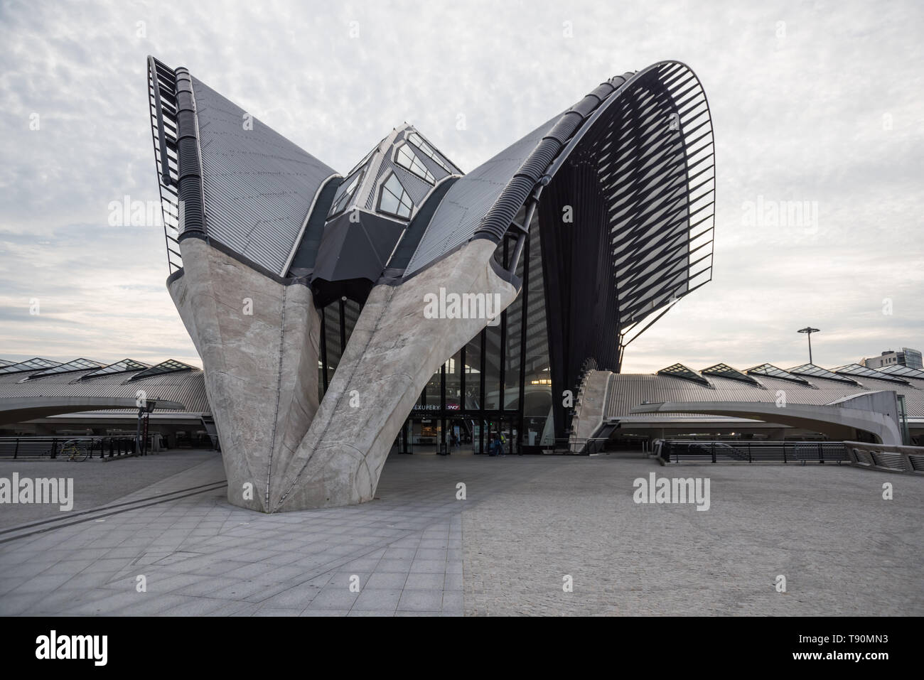 Der TGV Bahnhof Lyon Saint-Exupéry (franz.: Gare de Saint-Exupéry TGV) ist ein fernverkehrsbahnhof am Flughafen Lyon Saint-Exupéry, etwa 20 Kilometer Stockfoto