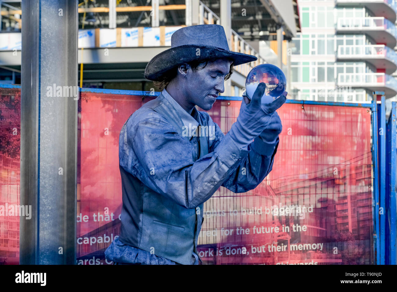 Mime, Street Performer, Werften Nachtmarkt, Lonsdale Quay, North Vancouver, British Columbia, Kanada Stockfoto