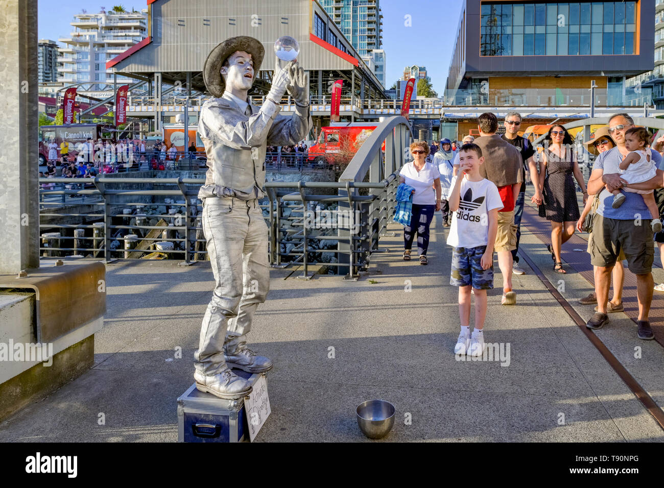 Mime, Street Performer, Werften Nachtmarkt, Lonsdale Quay, North Vancouver, British Columbia, Kanada Stockfoto