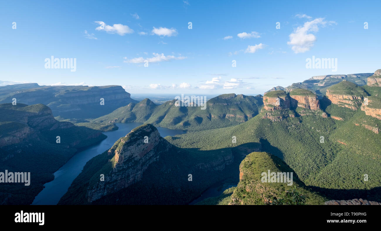 Panoramablick auf den Blyde River Canyon (auch als Motlatse Canyon bekannt), in der Panorama Route, Mpumalanga, Südafrika. Stockfoto