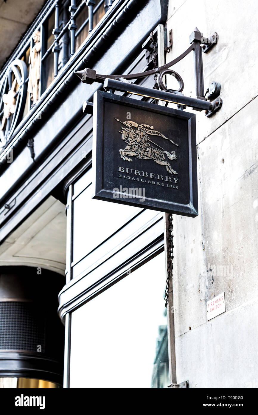 Schild vor der Burberry Regent Street. Stockfoto