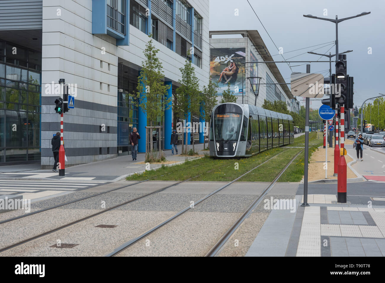 Stater Straßenbahn (Dt.: Städtische Straßenbahn) ist die Bahnlinie der luxemburgischen Hauptstadt Luxemburg, sterben bin 10 sterben. Dezember 2017 eröffnet wurde. D Stockfoto