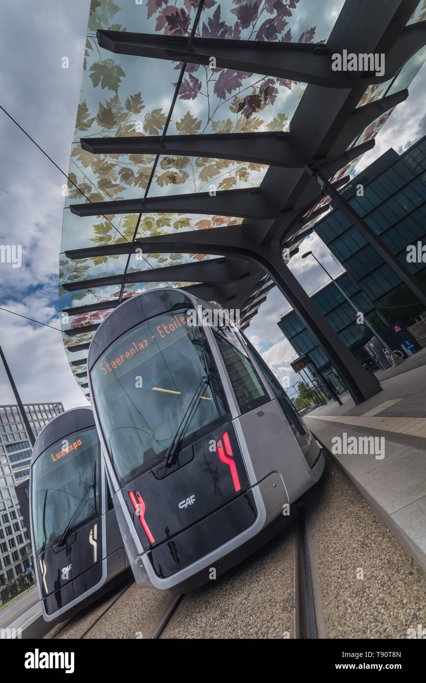 Stater Straßenbahn (Dt.: Städtische Straßenbahn) ist die Bahnlinie der luxemburgischen Hauptstadt Luxemburg, sterben bin 10 sterben. Dezember 2017 eröffnet wurde. D Stockfoto