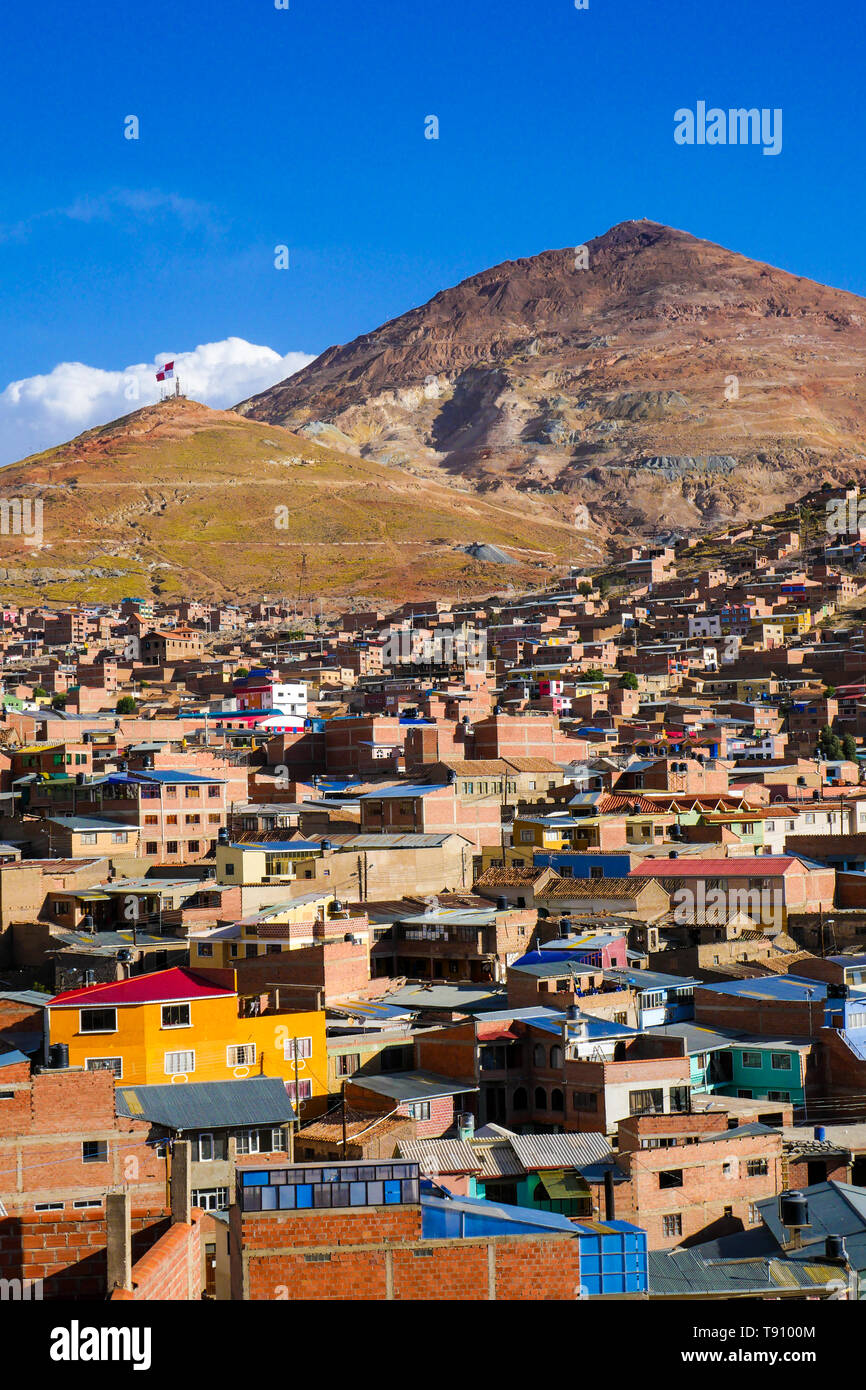 Panorama der Stadt Potosi, Bolivien in der Goldenen Stunde Stockfoto