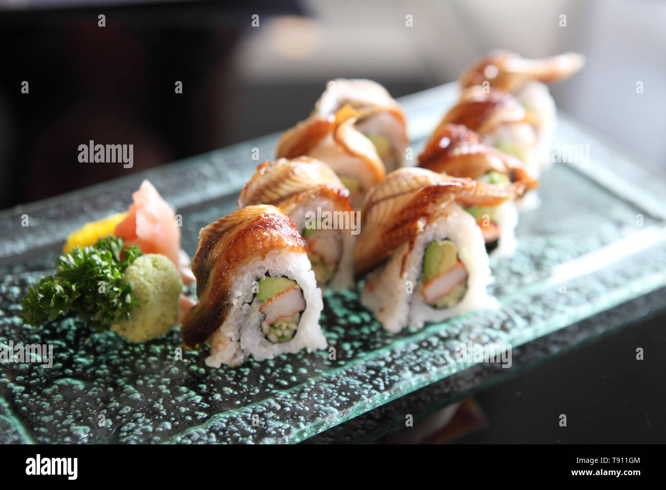 Aal und Avocado Maki Sushi Stockfoto