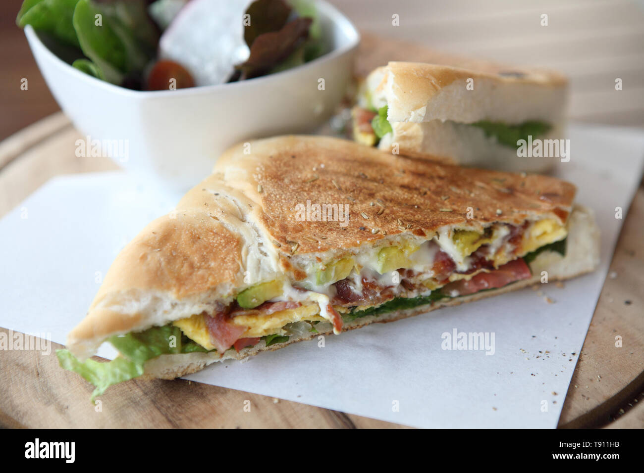 Sandwich Ei und Avocado Stockfoto