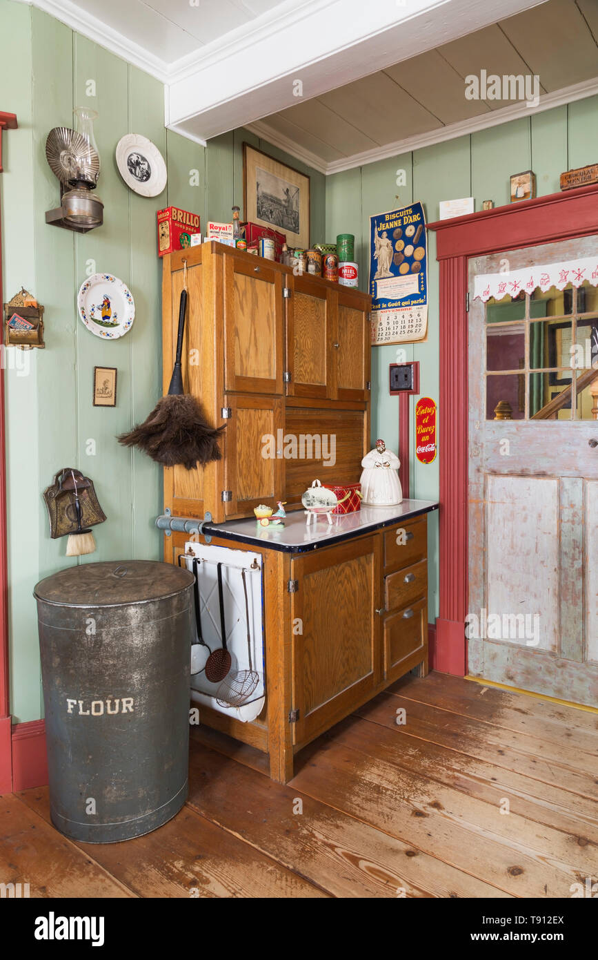 Antike Holz Buffet Mit Vintage Kochen Produkte Und Dekorationen