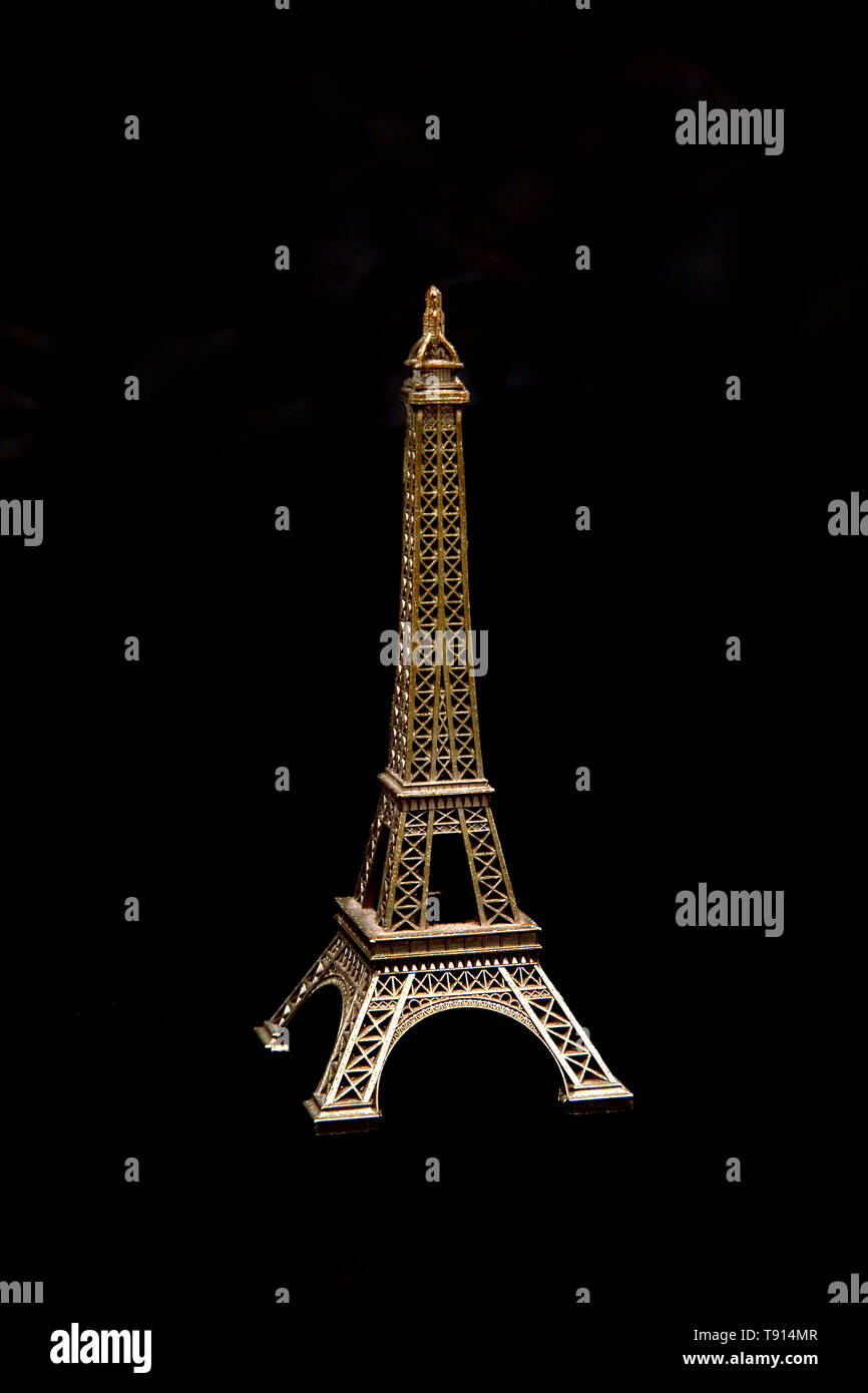 Jahrgang 1960 Messing Souvenir auf den Eiffelturm. Stockfoto