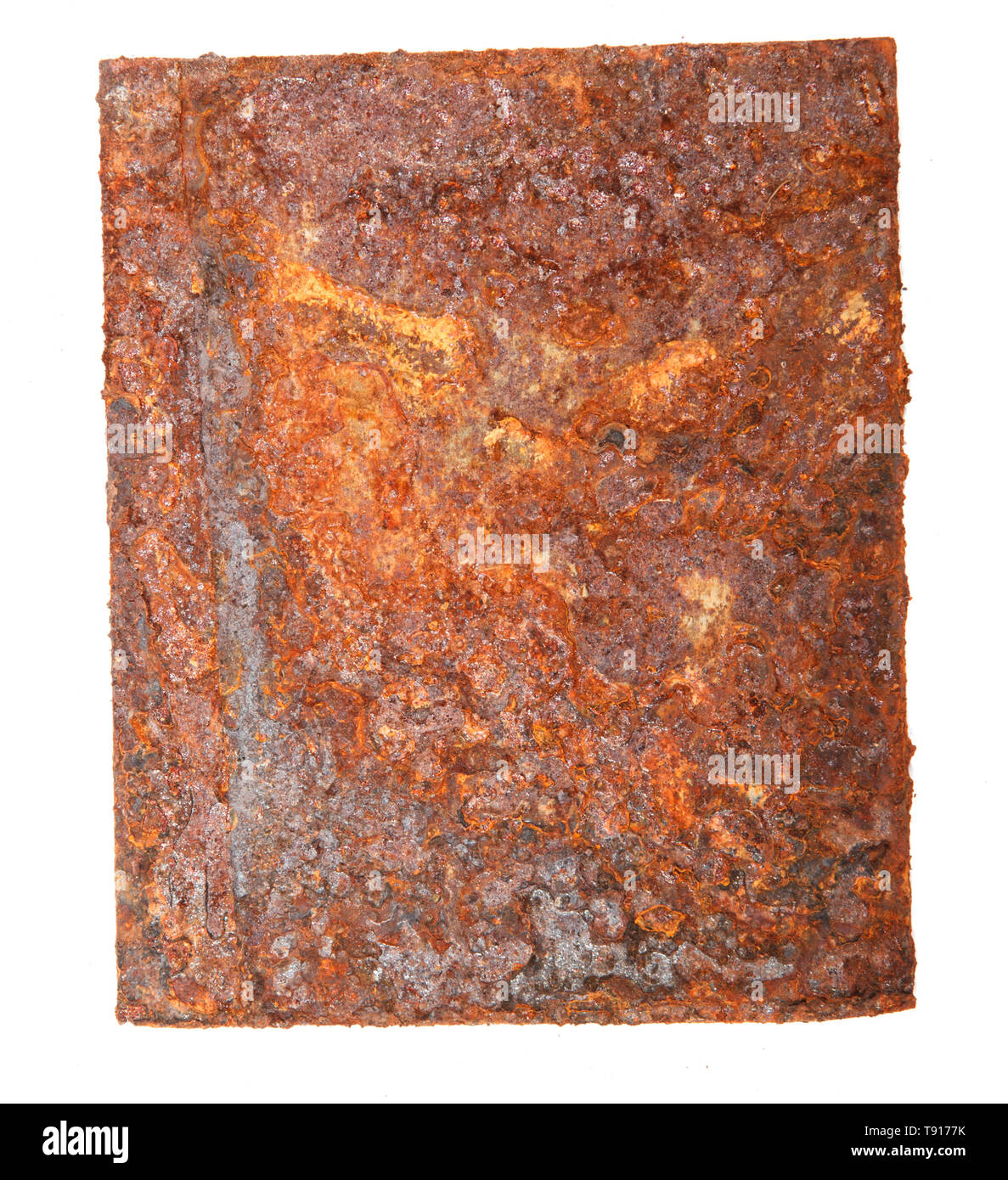 Ein Stück rostiges Metall isoliert auf einem weißen Stockfoto