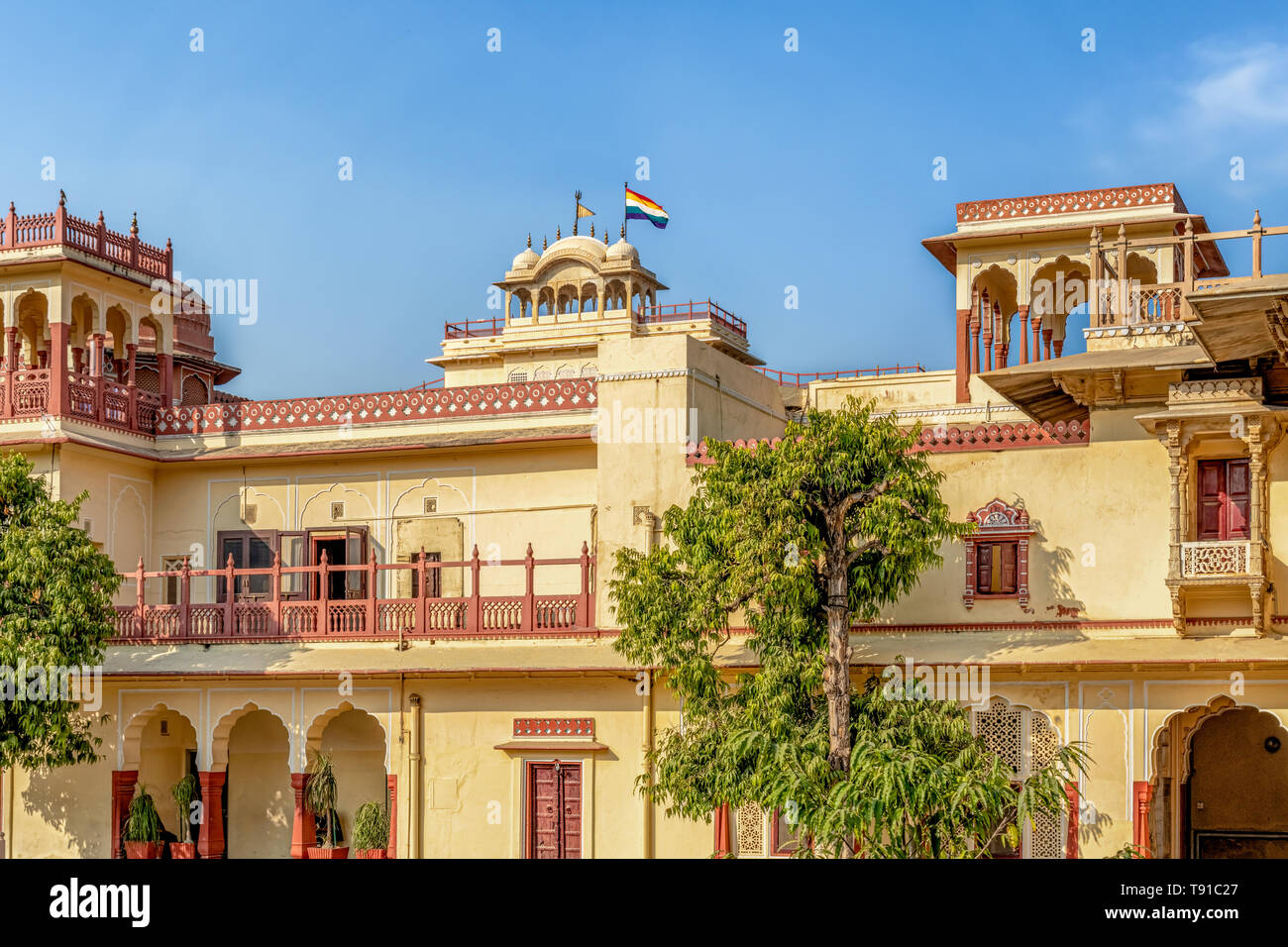 Blick auf den Chandra Mahal, der Residenz der königlichen Familie in Jaipur City Palace, Jaipur, Rajasthan, Indien Stockfoto